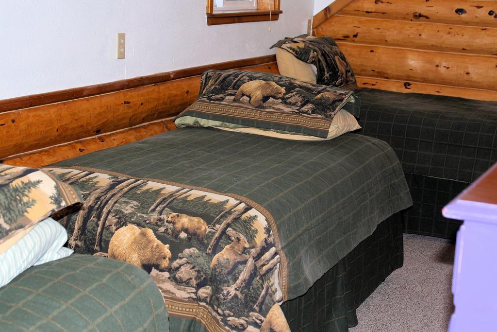 Bear Den Vacation Home Anchor Point Room photo